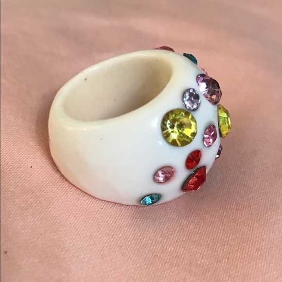 Beautiful white dome ring with multicolored stones. - Picture 3 of 4
